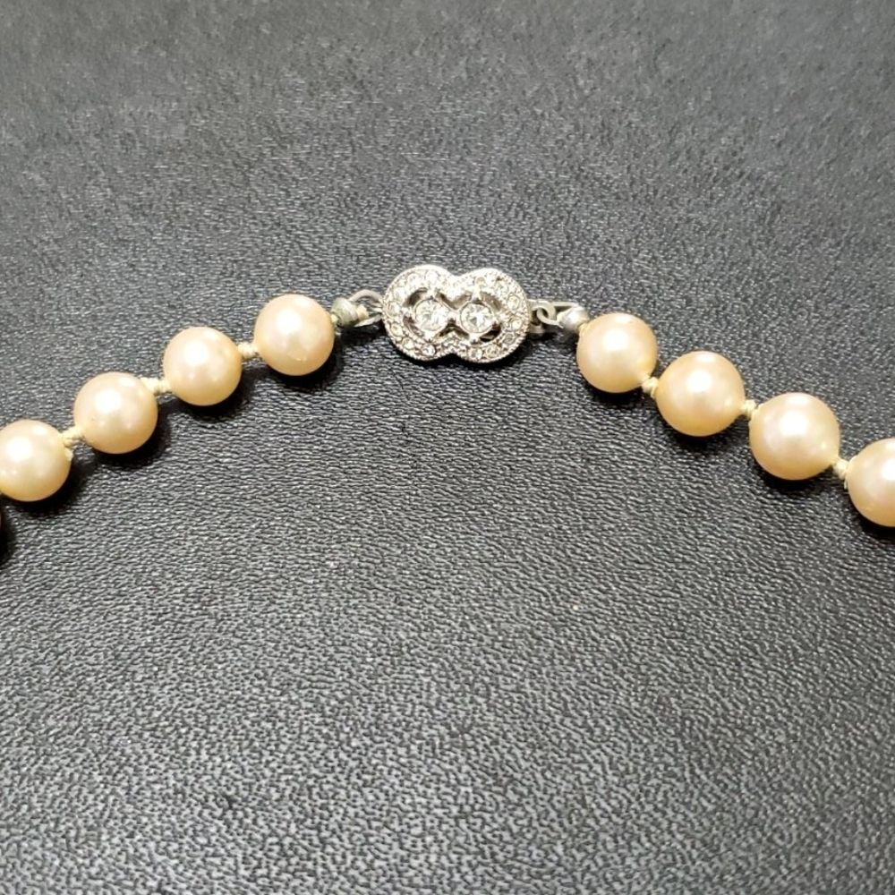 Vintage cream colored faux pearl necklace 14"